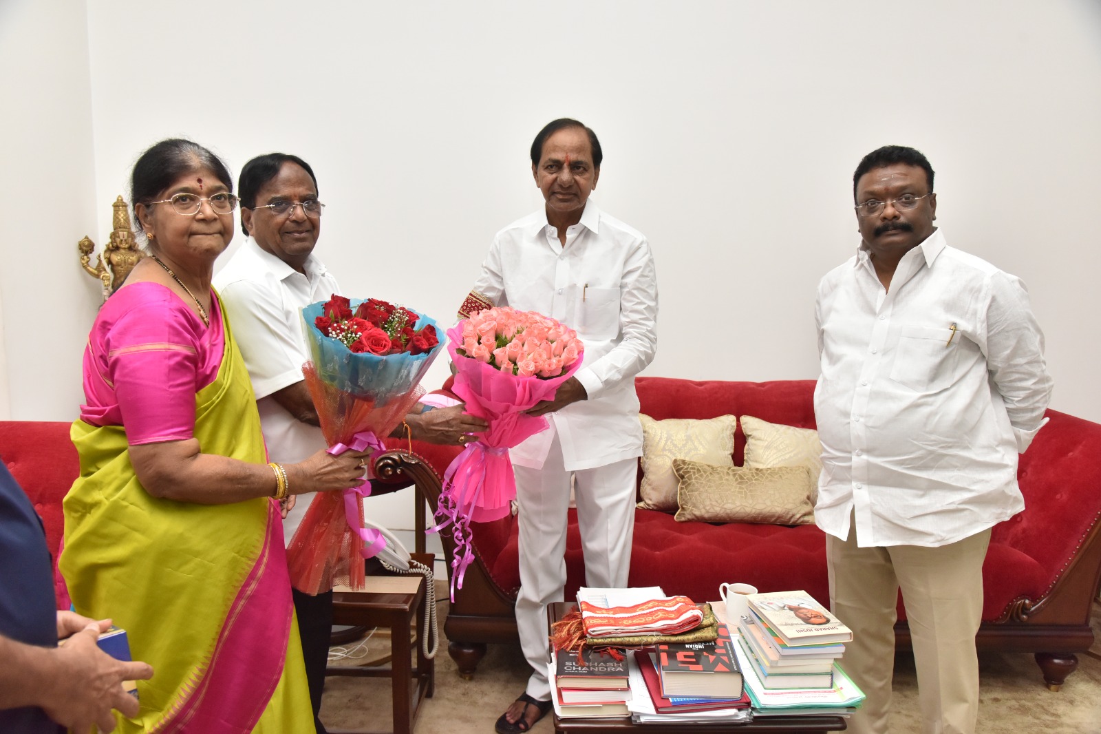 Veteran Politician Ponnala Laxmaiah Meets Cm Kcr Mission Telangana